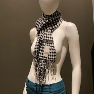 Houndstooth scarf